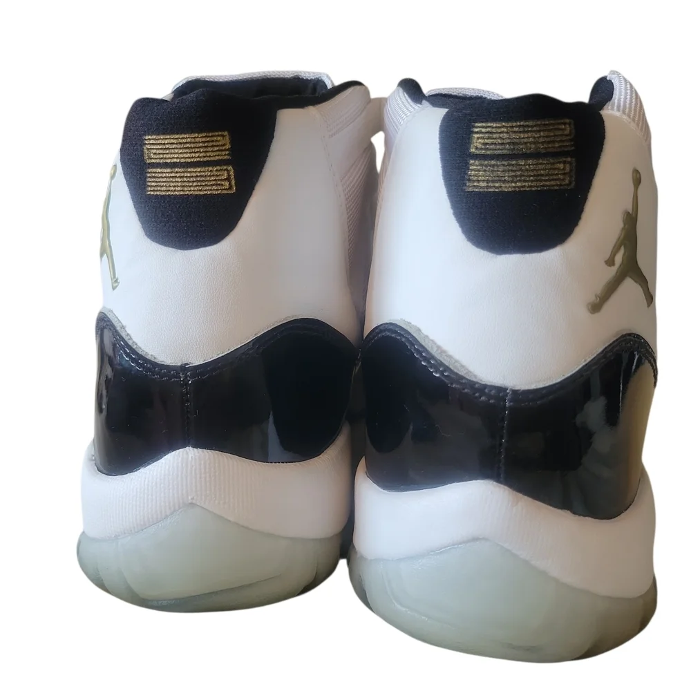 Jordan Retro 11 Concord Sneakers  White and Black Sz 11